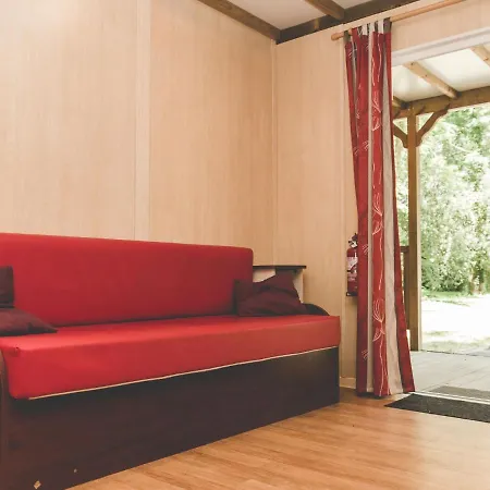 Detached Chalet With Dishwasher, Located In Natural Region Alpesi faház Moncontour