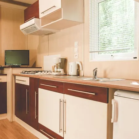 Alpesi faház Detached Chalet With Dishwasher, Located In Natural Region Moncontour