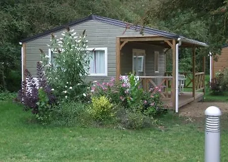 Detached Chalet With Dishwasher, Located In Natural Region Moncontour