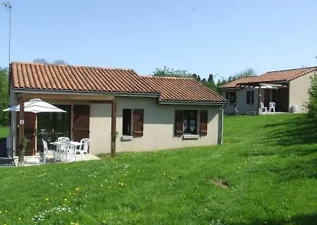 Detached Chalet With Dishwasher, Located In Natural Region Alpesi faház Moncontour