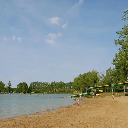 Alpesi faház Detached Chalet With Dishwasher, Located In Natural Region Moncontour