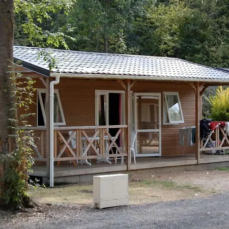 Alpesi faház Detached Chalet With Dishwasher, Located In Natural Region Moncontour